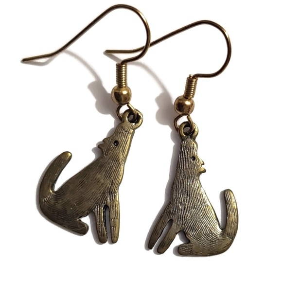 Jewelry - ★5 for $25★    Vintage coyote/wolf earrings
